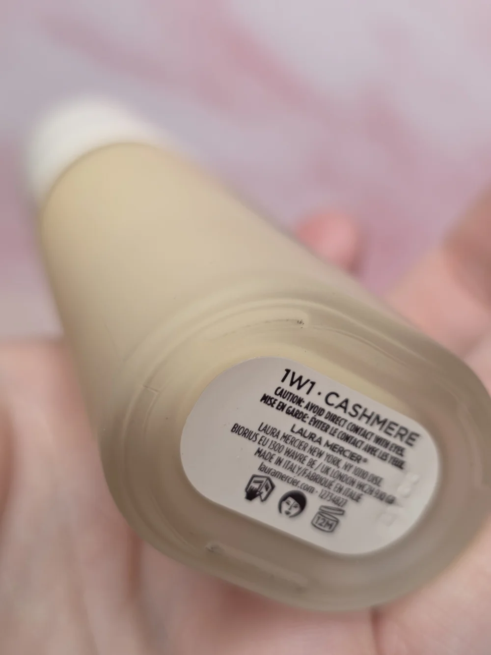 laura mercier Real Flawless Weightless Perfecting Foundation — Cashmere (1W1)